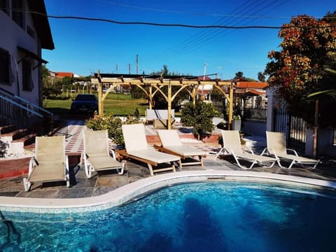 Rural villa Private pool, BBQ, court ,20' airport Chalet in Halkidiki