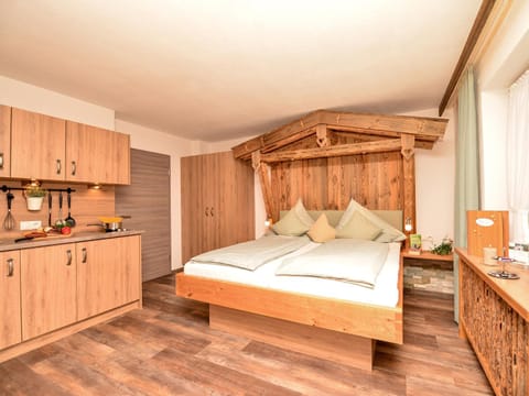 Bed, Photo of the whole room, Decorative detail