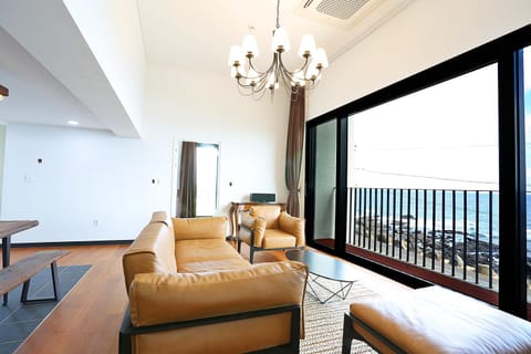 Balcony/Terrace, Living room, Seating area, Sea view