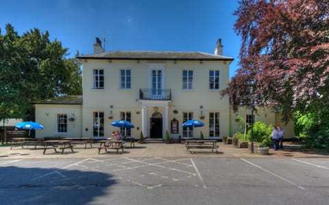 Property building, Patio, Facade/entrance