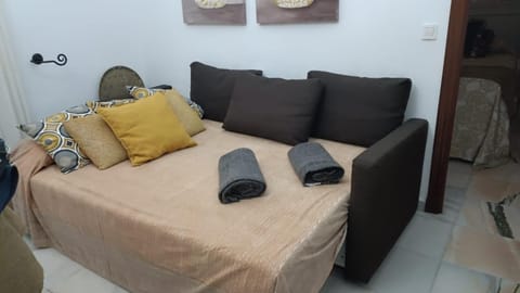 Bed, Living room