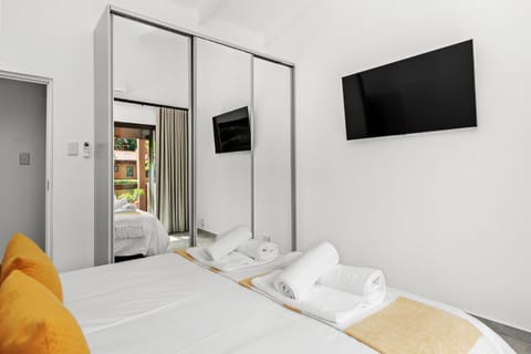 Bed, TV and multimedia, Bedroom, wardrobe