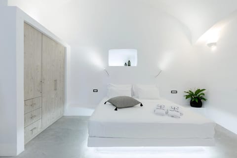Alluvial Santorini Suites Apartment in Mesaria