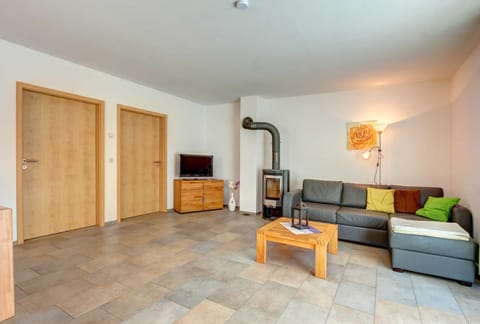 Haus Werder Wohnung 1 mit Kamin Vacation rental in Trassenheide