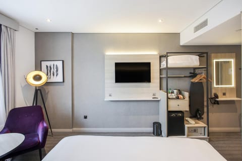 TV and multimedia, View (from property/room), Bedroom, flat iron, wardrobe