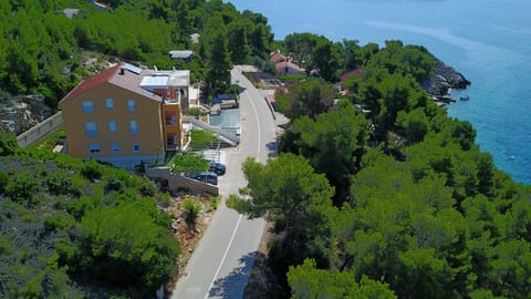 Neighbourhood, Bird's eye view