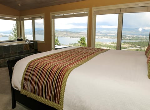 A View of the Lake B & B Bed and Breakfast in West Kelowna
