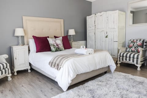 Bed, Decorative detail, Bedroom, towels, wardrobe