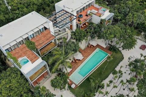 Bird's eye view, Pool view