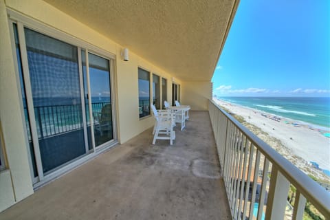 Gorgeous Condo with Breathtaking Ocean View - Unit 0803 Apartment in Upper Grand Lagoon