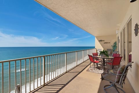 Stunning 16th Floor Condo with Fitness Center, Hot Tubs, Pools, and Beach Access - Unit 1606 Apartment in Upper Grand Lagoon