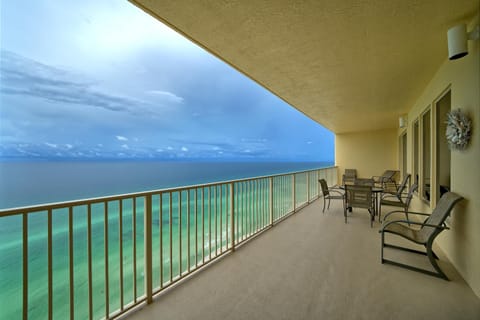 Luxurious High-Rise Condo with Direct Beach Access & Beachside Pool - Unit 2105 Apartment in Lower Grand Lagoon