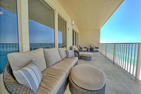 Gulf Front Condo with Beach Access and Beachside Pool - Unit 1604 Eigentumswohnung in Upper Grand Lagoon