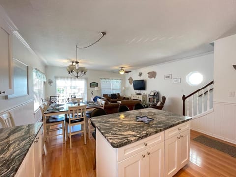 5 By The Sea Home Maison in Surfside Beach