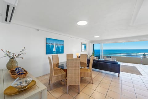 Seating area, Dining area, Sea view