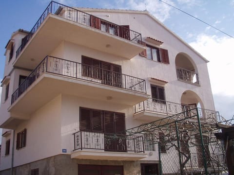 Facade/entrance, Balcony/Terrace