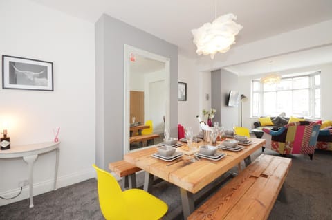 York Boutique House- spacious & stylish with free parking Haus in York