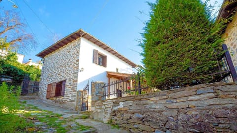 Property building, Facade/entrance, Garden