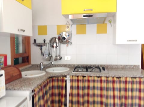 One bedroom apartement at Calasetta 50 m away from the beach with furnished terrace Apartamento in Calasetta