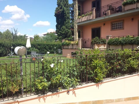 Day, Garden