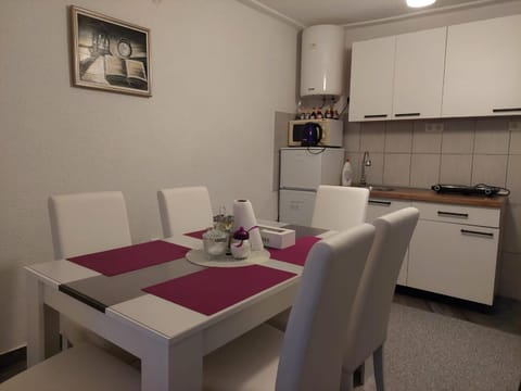 Apartman Amela Apartamento in Lika-Senj County