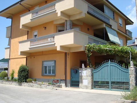 Property building, Facade/entrance