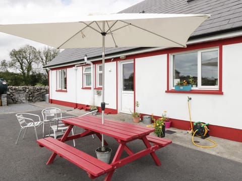 Lough Mask Road Fishing Lodge House in County Mayo