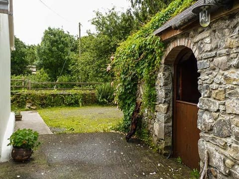 Hawthorn Farm Cottage House in County Sligo