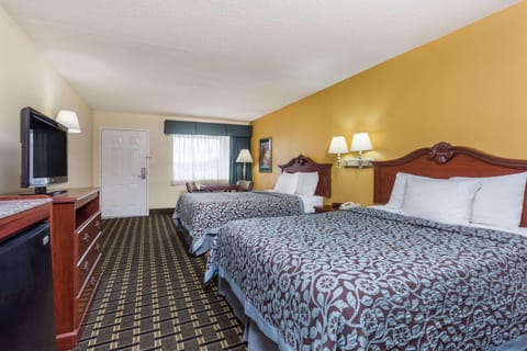 Days Inn & Suites by Wyndham Warner Robins Near Robins AFB Hotel in Warner Robins