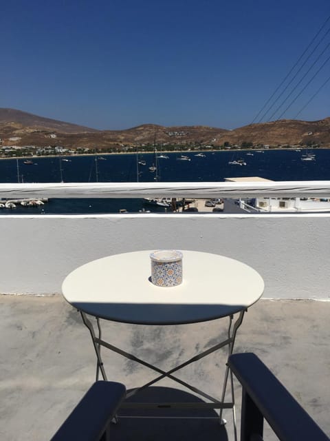 Cristi Rooms Hotel in Milos