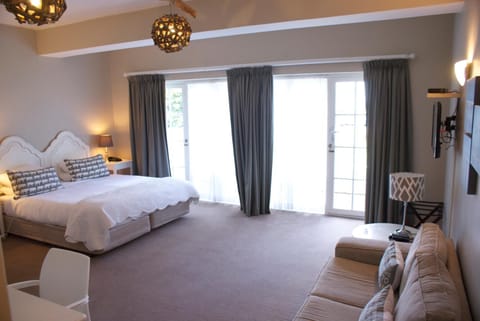 Whale Rock Luxury Lodge Bed and Breakfast in Hermanus