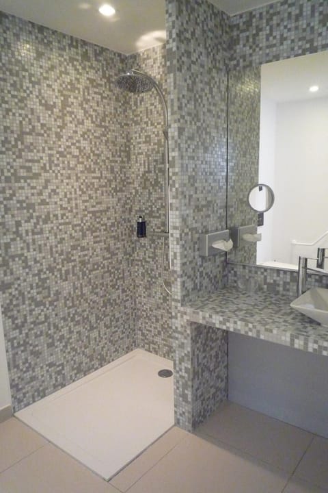 Bathroom, Facility for disabled guests