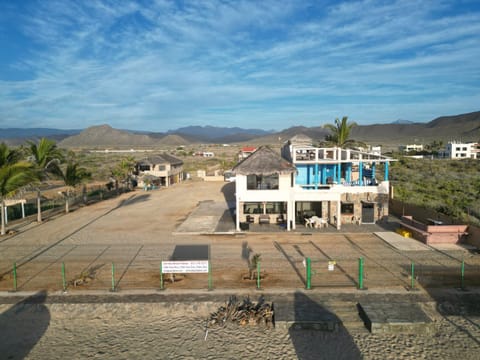 Property building, Neighbourhood, Natural landscape, Bird's eye view, Mountain view, Street view, Parking