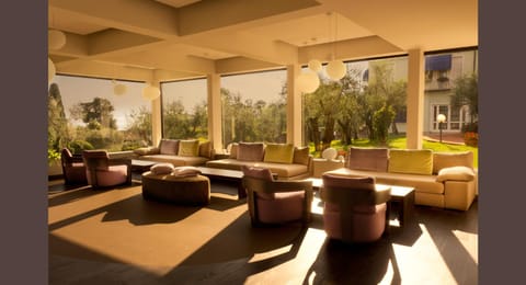 Communal lounge/ TV room, Day, Lounge or bar, Garden view, Lake view