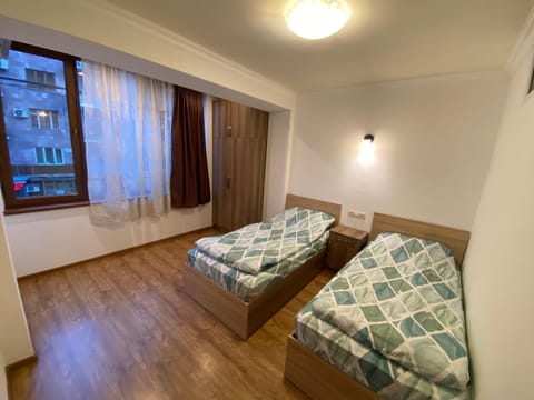 Renovated Spacious Two Bedroom in the Touristic Center of Yerevan Apartment in Yerevan