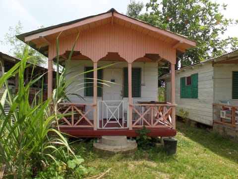 Jah B's Cottages on Beach Road-Negril Hôtel in Negril