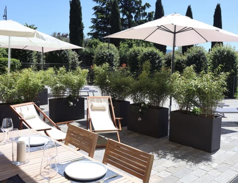 Patio, Patio, Spring, Day, Garden view, sunbed