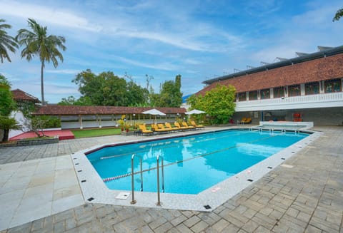 Swimming pool