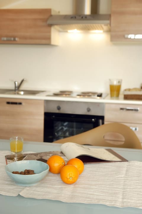 Kitchen or kitchenette, Food and drinks, Food, stove