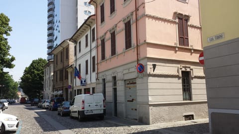 Facade/entrance, Neighbourhood, Street view