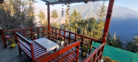 Ishan Log Huts-A boutique home stay Vacation rental in Himachal Pradesh