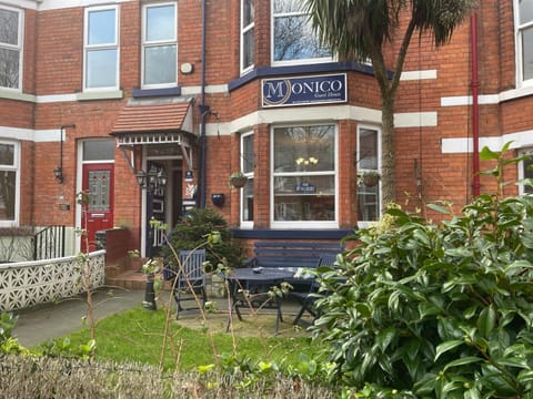 Monico Guest House Bed and Breakfast in Scarborough
