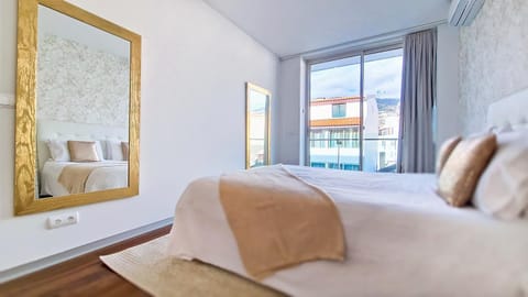Upscales by LovelyStay - private parking Condo in Funchal