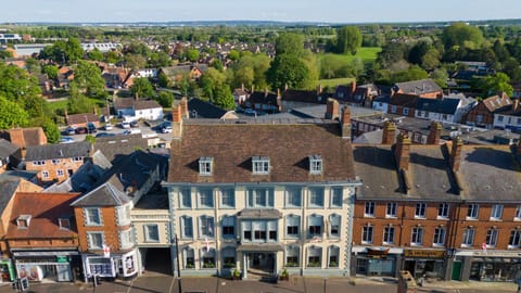 Property building, Day, Neighbourhood, City view, Location