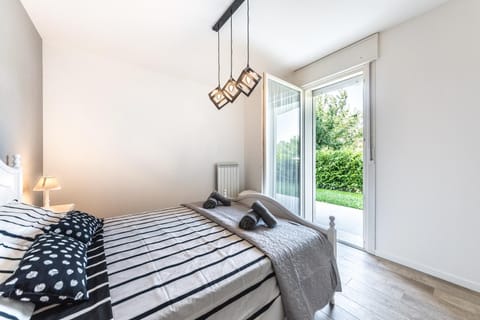 Bed, Garden, Garden, Balcony/Terrace, Bedroom, Garden view, Garden view