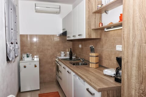 Kitchen or kitchenette, dishwasher, minibar, pet friendly, stove, toaster