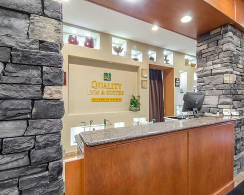 Quality Inn & Suites Hotel in Grande Prairie