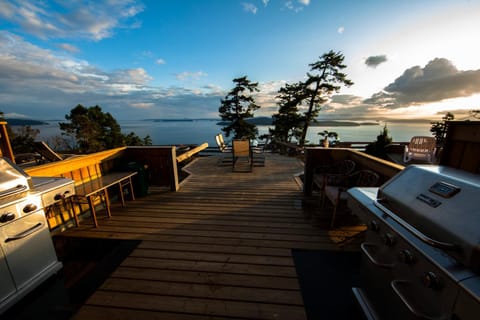 Shangri-La Oceanfront vacation home Alquiler vacacional in Southern Gulf Islands