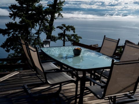 Shangri-La Oceanfront vacation home Alquiler vacacional in Southern Gulf Islands