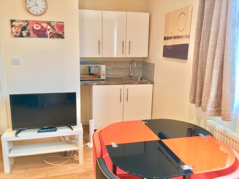 1 Bed Apartment,Recep,Kitchen,Bath Condominio in Ilford